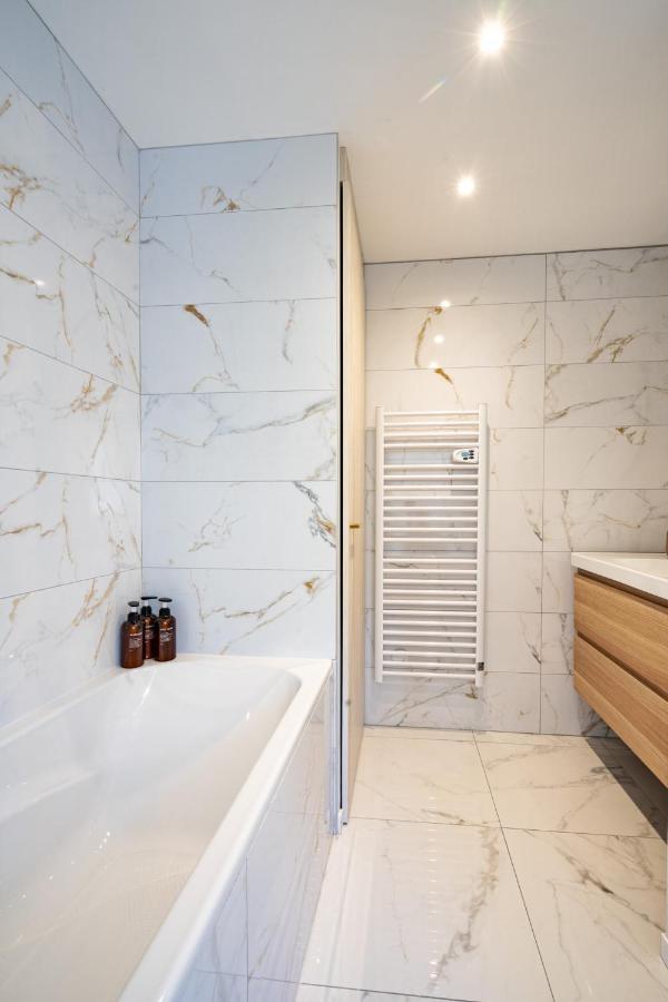 The Golden White, Annecy Apartment ภายนอก รูปภาพ